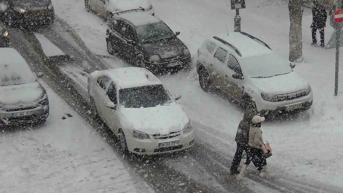 15 yıl sonra geri gelen kış: Kars’ta hayat durdu