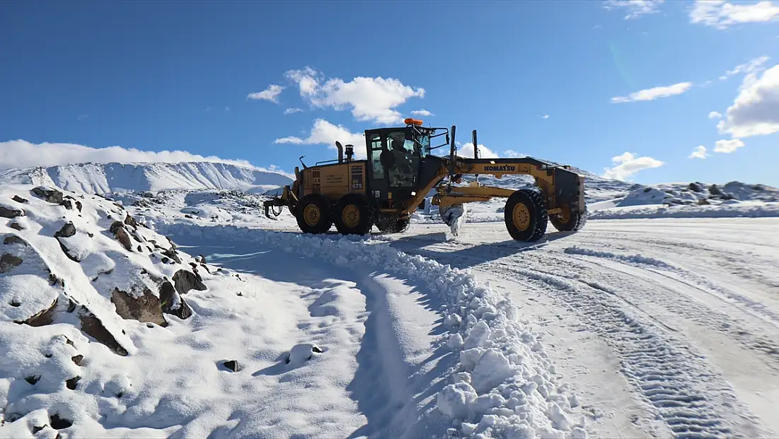 Iğdır'da kardan kapanan 12 köy yolu ulaşıma açıldı