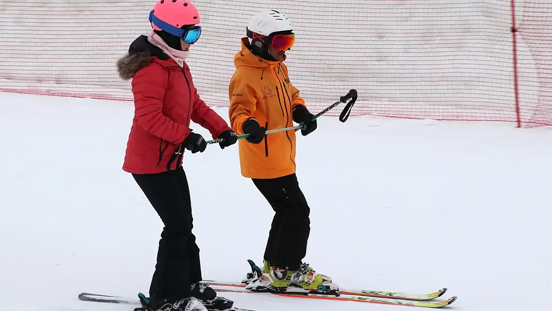 86 kilometrelik pistleriyle Palandöken dolup taştı