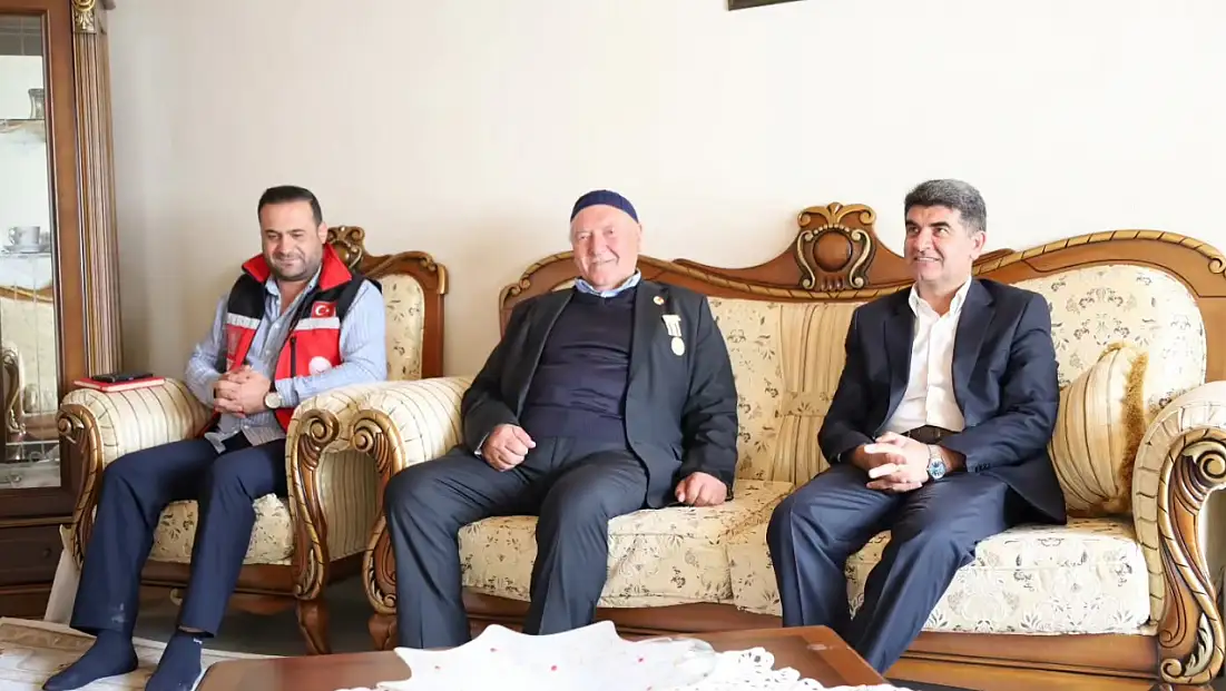 Ağrı'da ameliyat olan Kıbrıs Gazisi Yaşar’ın yanında oldular