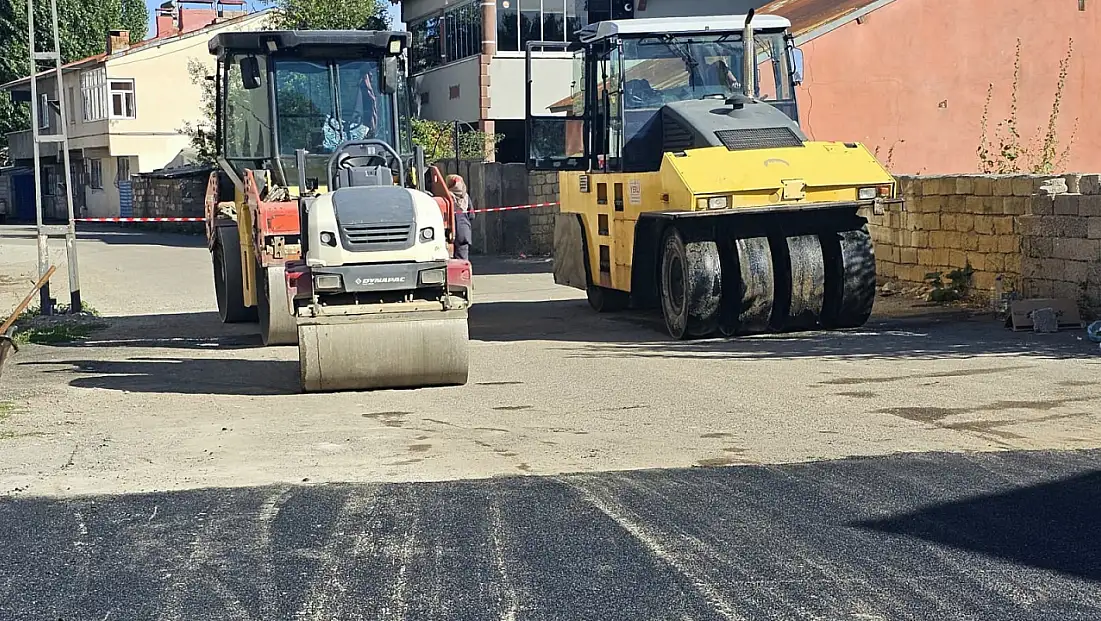 Ağrı’da yıpranan yollar asfaltla yenileniyor