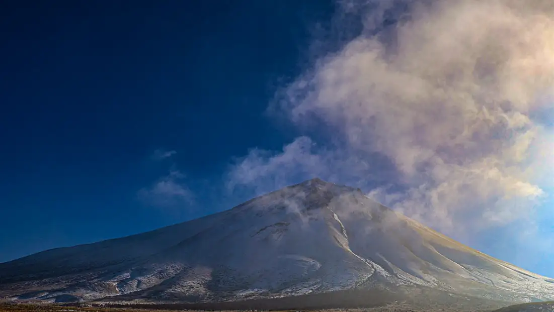 Ağrı Dağı kar ve sisle buluştu