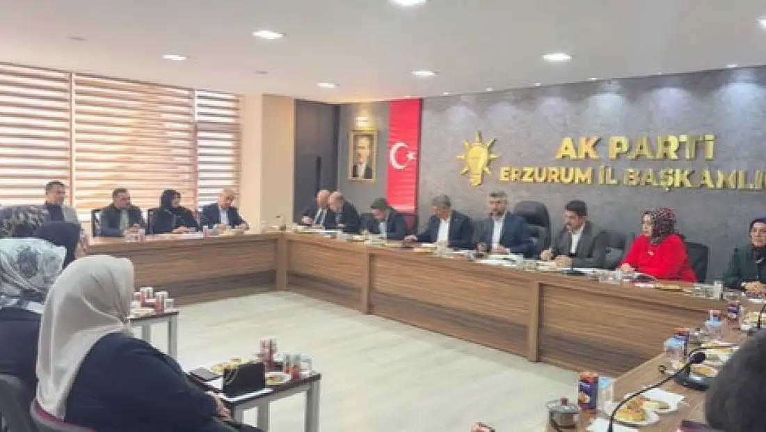 AK Parti Erzurum İl Başkanlığı’nda İstişare Toplantısı Yapıldı