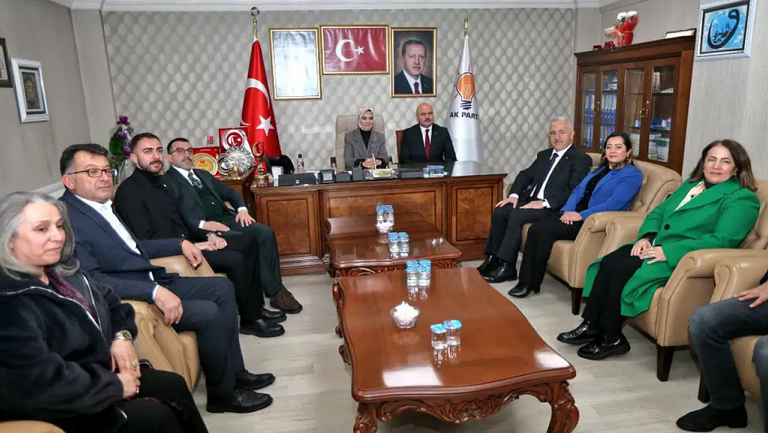AK Parti Kars İl Başkanlığında İstişare Toplantısı Gerçekleştirildi