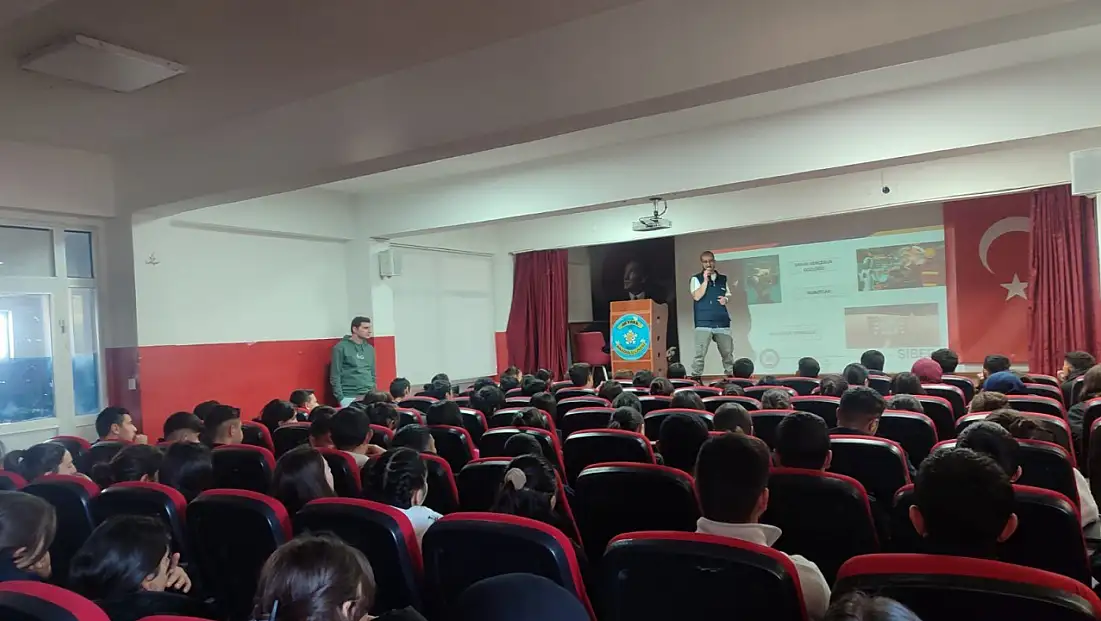 Akyaka'da 300 öğrenciye siber suç ve güvenli internet eğitimi verildi