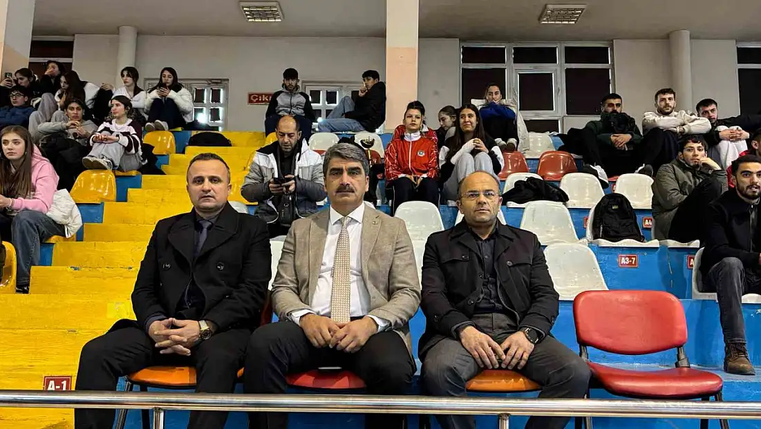 Aşkale Lisesi Voleybolda İl İkincisi Oldu, Takım Buruk Bir Sevinç Yaşadı