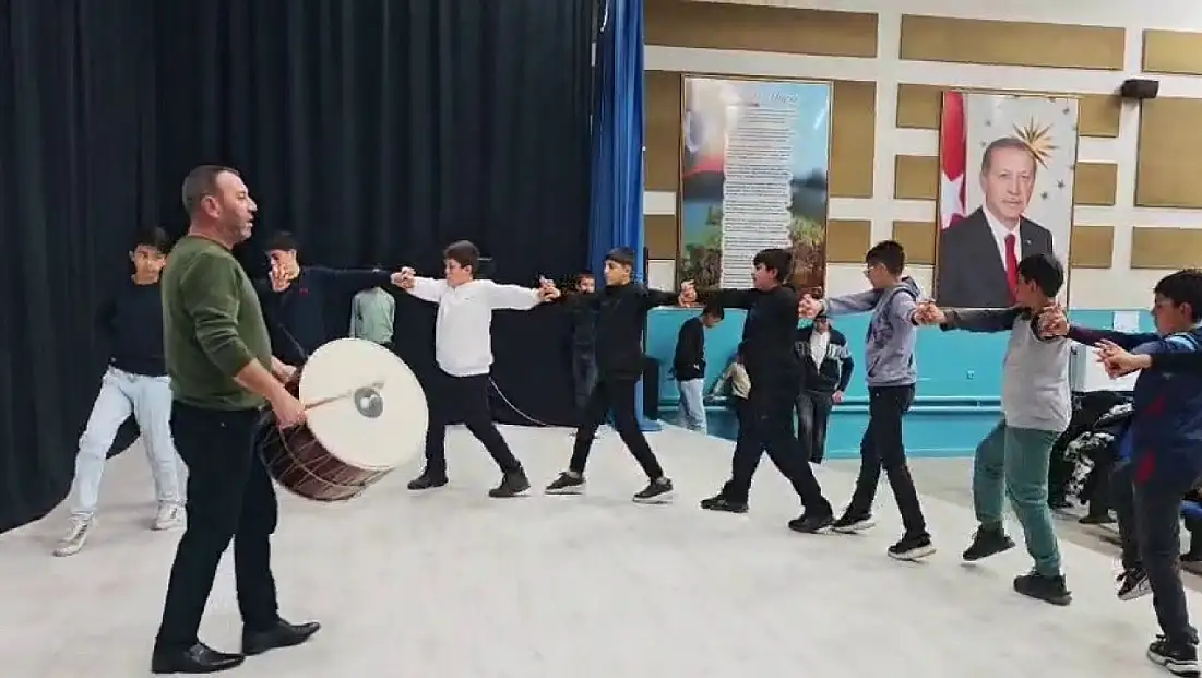 Aşkaleli Öğrenciler Halk Oyunları Yarışmasına Hazırlanıyor