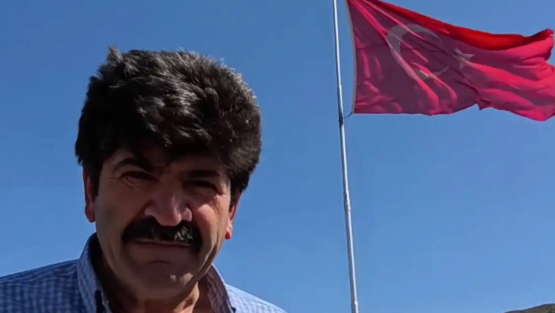 Bayrak Adam Feyzullah Coşkun: Her Tepede Vatanseverlik Destanı