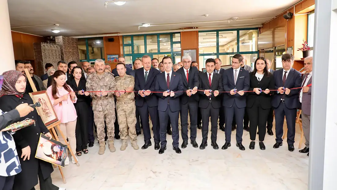 Bitlis'te 15 Temmuz’a özel resim sergisi, sanatla milli bilinci pekiştiriyor