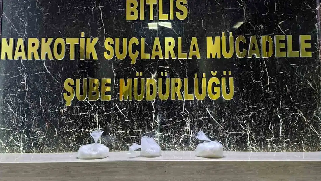 Bitlis'te Durdurulan Araçta 3 Kilo 210 Gram Metamfetamin Ele Geçirildi