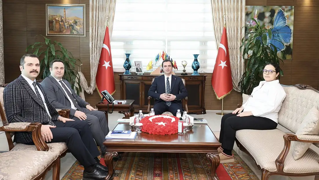 Bitlis Valisi Karakaya, Vali Yardımcılarıyla Haftalık Değerlendirme Toplantısı Yaptı