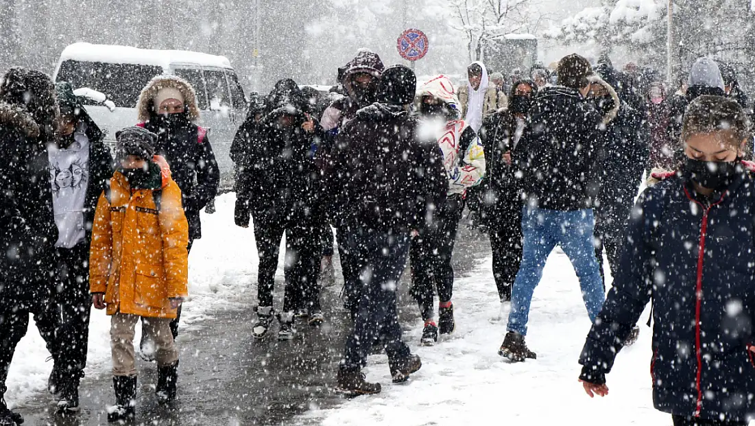 Çaldıran’da Kar Alarmı: Okullar Bir Günlüğüne Tatil Edildi