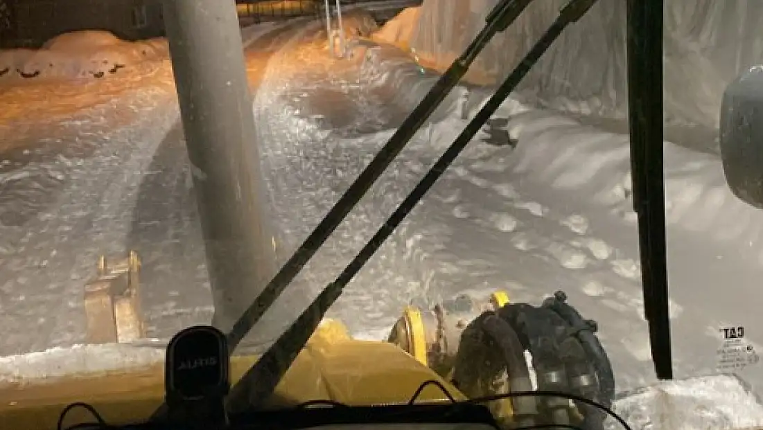 Çat’ta Karla Mücadele Çalışmaları Aralıksız Sürüyor