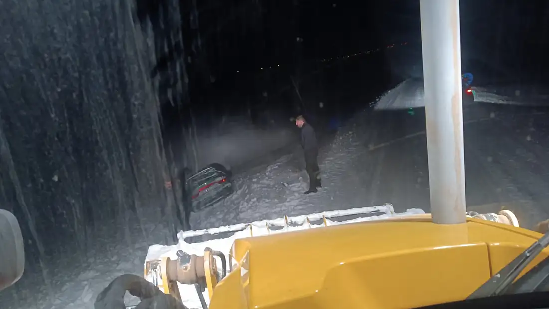 Erzurum Çat’ta Karla Mücadele Çalışmaları Aralıksız Sürüyor