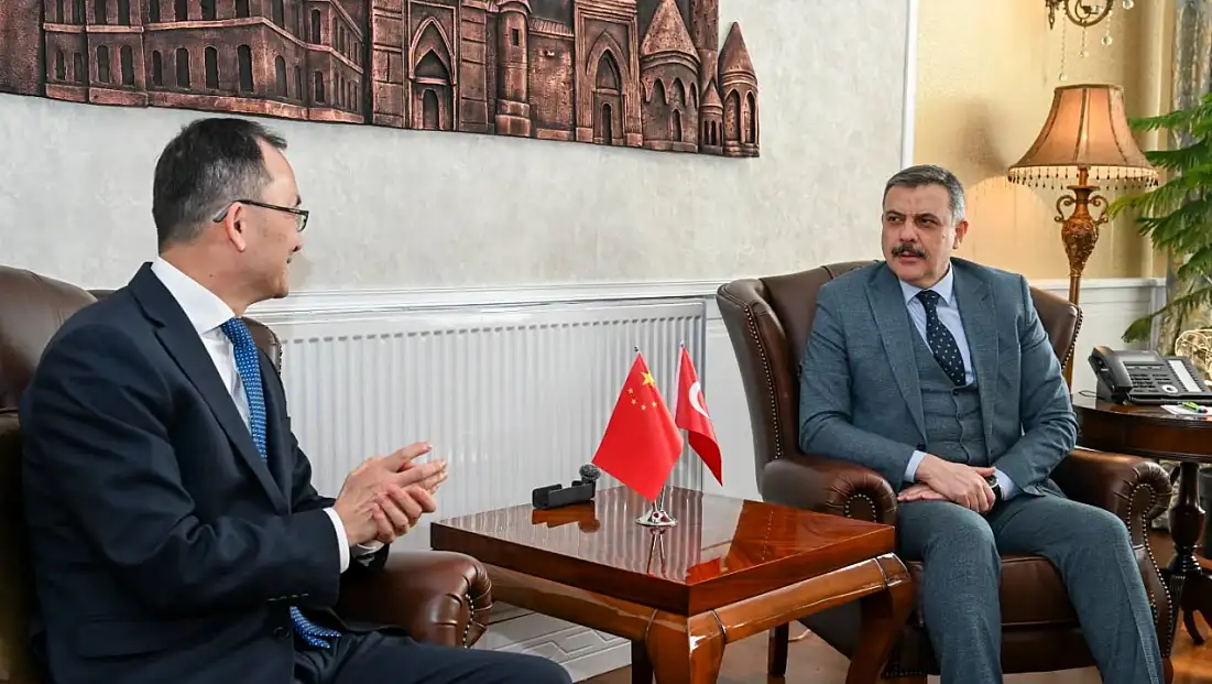 Çin Büyükelçisi Jiang Xuebin, Erzurum Valisi Mustafa Çiftçi’yi Ziyaret Etti