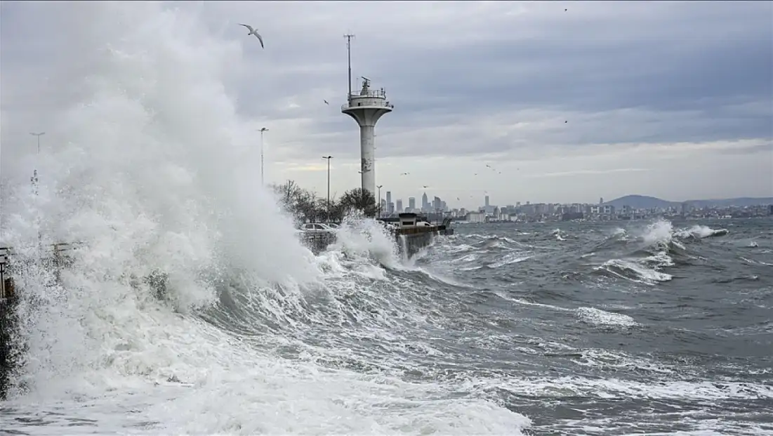 Denizlerde fırtına alarmı: Üç bölge için peş peşe uyarı