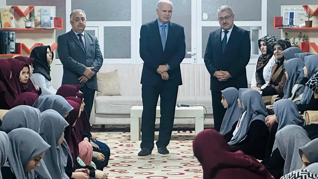 Diyanet Başkan Yardımcısı Dr. Hüseyin Hazırlar Hafız Öğrencilerle Buluştu