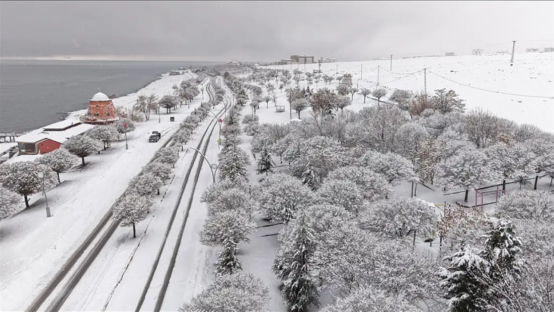 Doğu ve Karadeniz’de yüzlerce yol kapandı