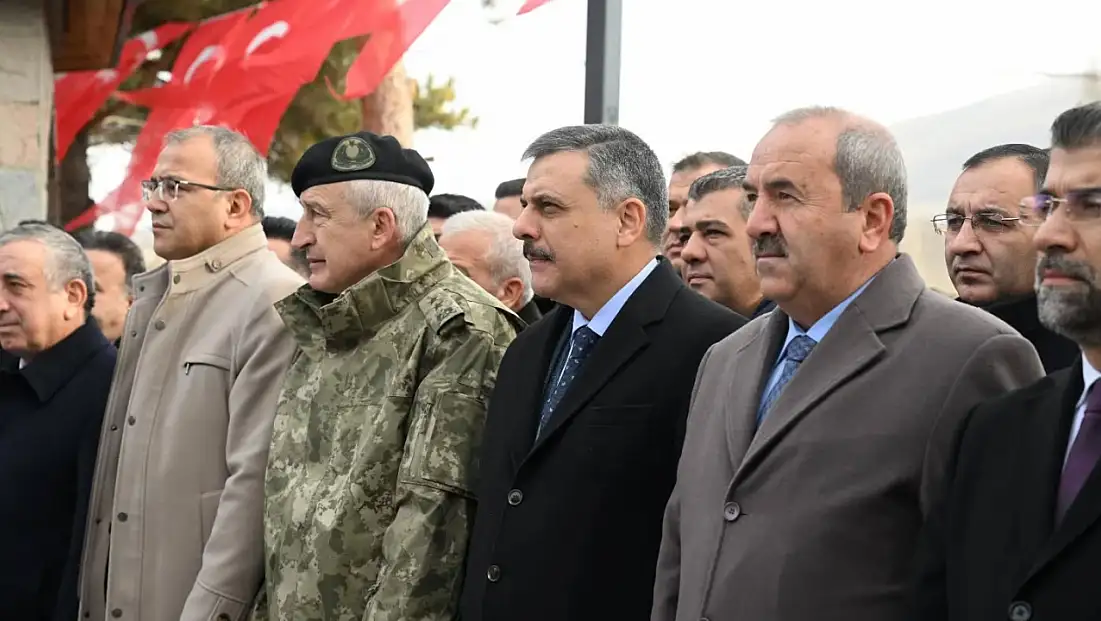 Dumlu Şehitliği’nde Duygu Yüklü Anma Programı