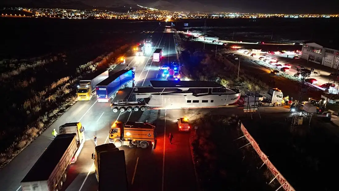 Erzurum-Artvin hattında sıra dışı taşıma: Trafik durdu