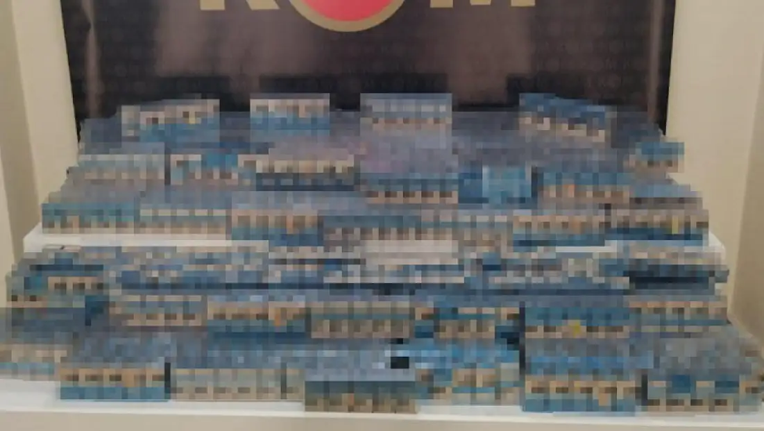 Erzurum'da 3 bin 442 paket gümrük kaçağı sigara ele geçirildi, bir kişi tutuklandı.