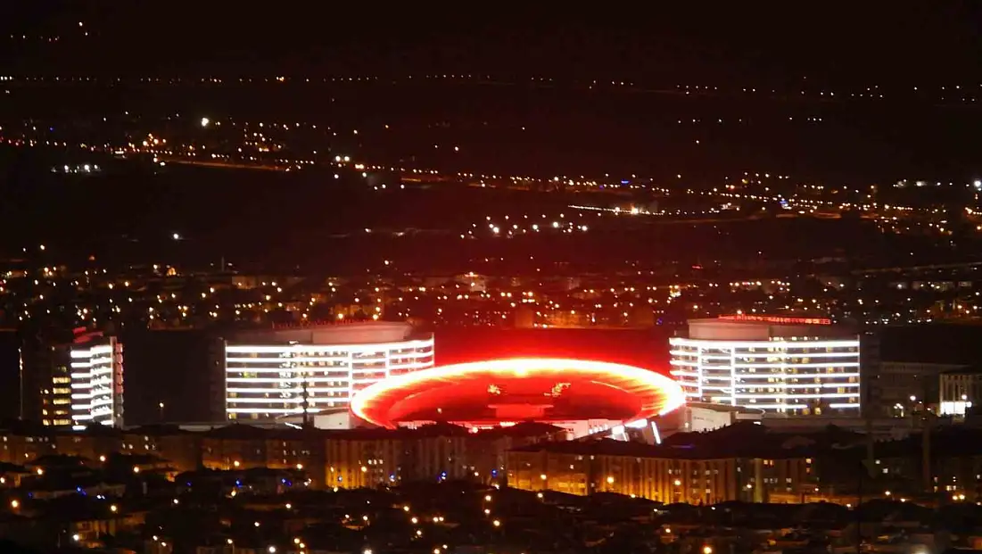 Erzurum'da aracını almayan yandı: Çekici uygulaması devrede