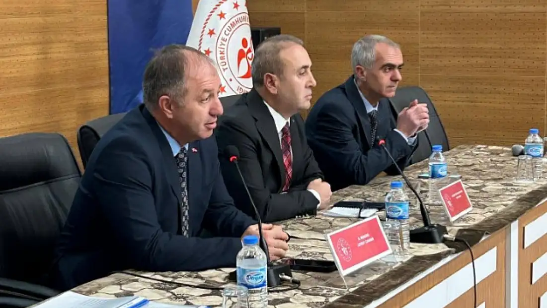 Erzurum’da Gençlik Merkezleri Değerlendirme Toplantısı Yapıldı