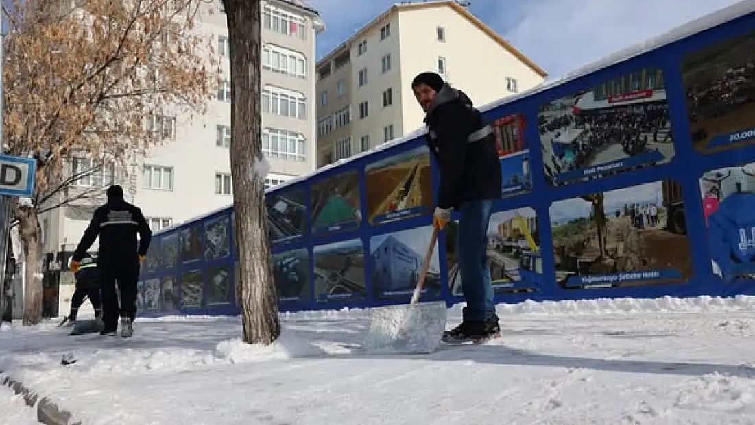 Erzurum’da Kar Mesaisi: Büyükşehir Ekipleri 7/24 Sahada