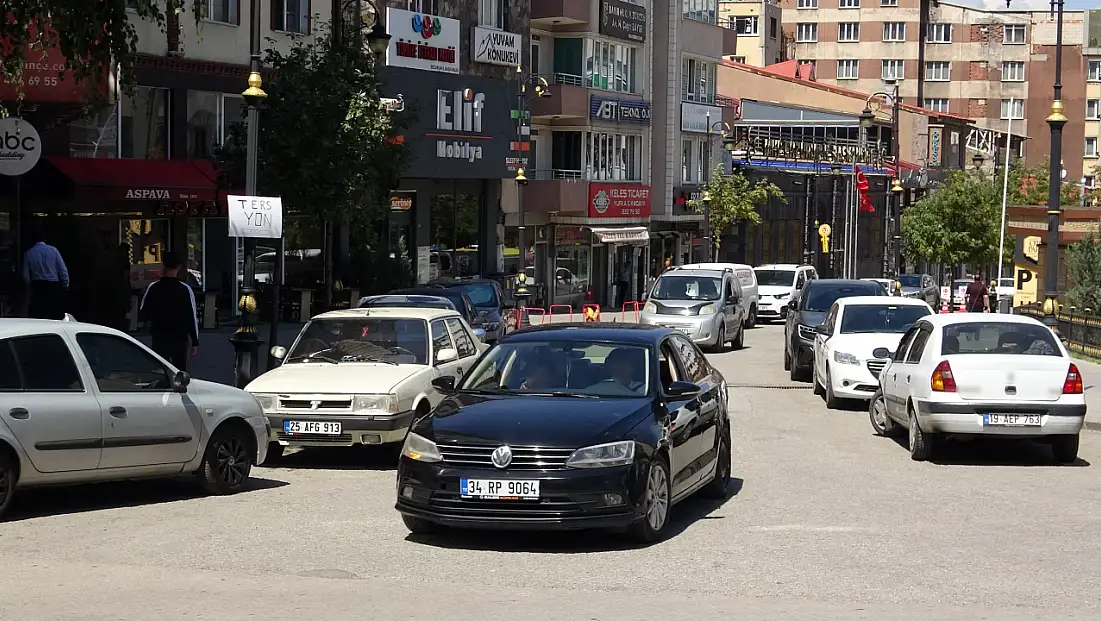 Erzurum’da ters yön çilesi: Esnaf kendi tabelasını astı