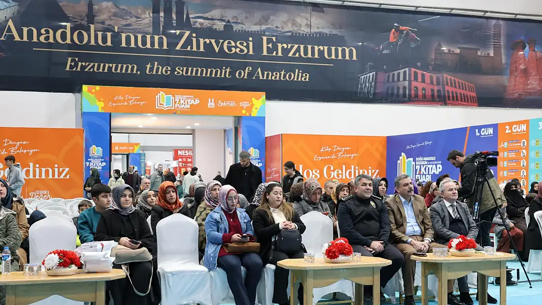 Erzurum Emniyet Müdürü Karaburun ve Vali Çiftçi, Kitap Fuarı’nda Söyleşiye Katıldı