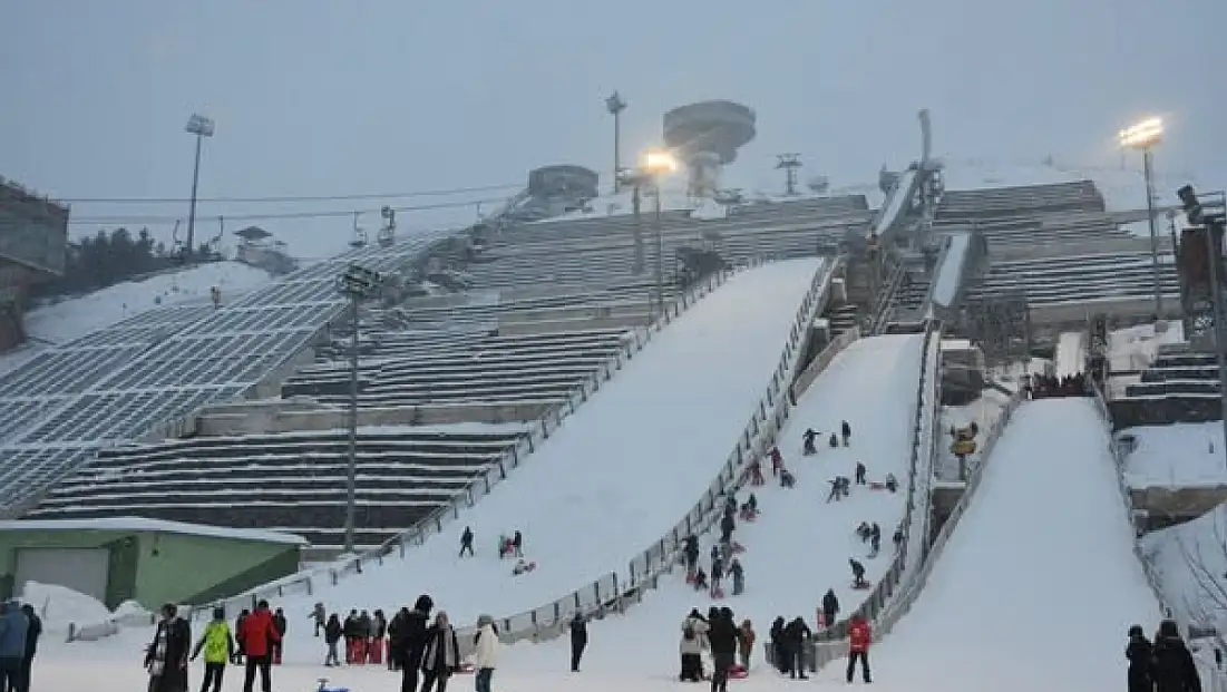 Erzurum Gençlik ve Spor İl Müdürlüğü’nden Kızak Şöleni