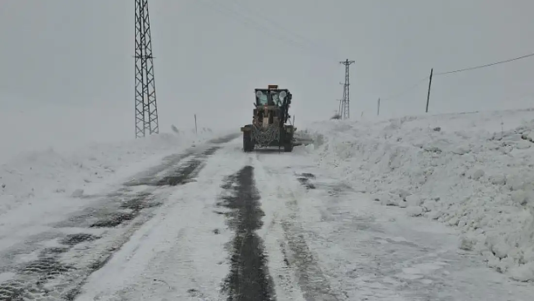 Erzurum Horasan ve Karapınar Grup Yolunda Karla Mücadele Çalışması Başlatıldı