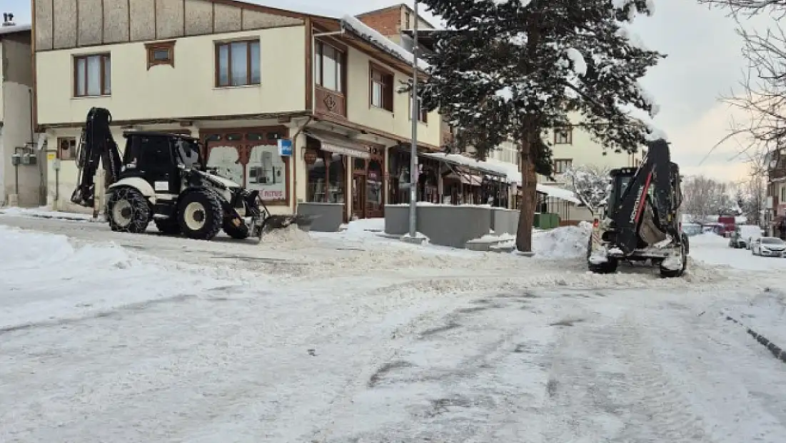 Erzurum Pazaryolu’nda Karla Mücadele Çalışmaları Aralıksız Sürüyor