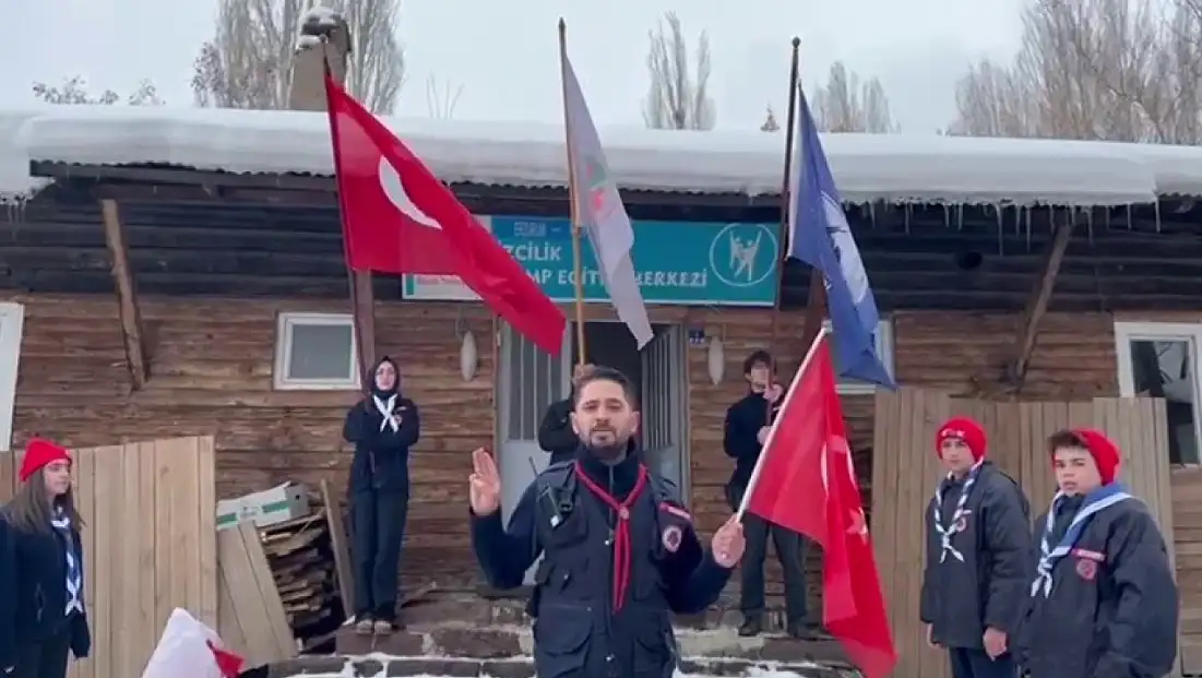 Erzurumlu izcilerden bayrağa güçlü mesaj