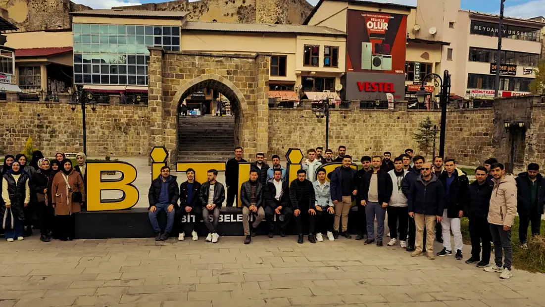 Fakülte Öğretim Elemanlarından Öğrenci Kulüplerine ve Sosyal Projelere Destek