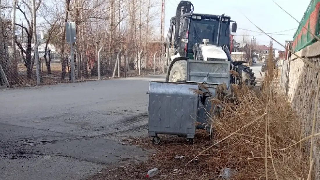 Gürpınar’da Temizlik Çalışmaları Aralıksız Sürüyor