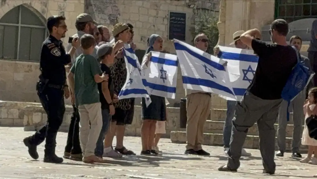 İsrail, Mescid-i Aksa'ya baskın düzenlemeye devam ediyor