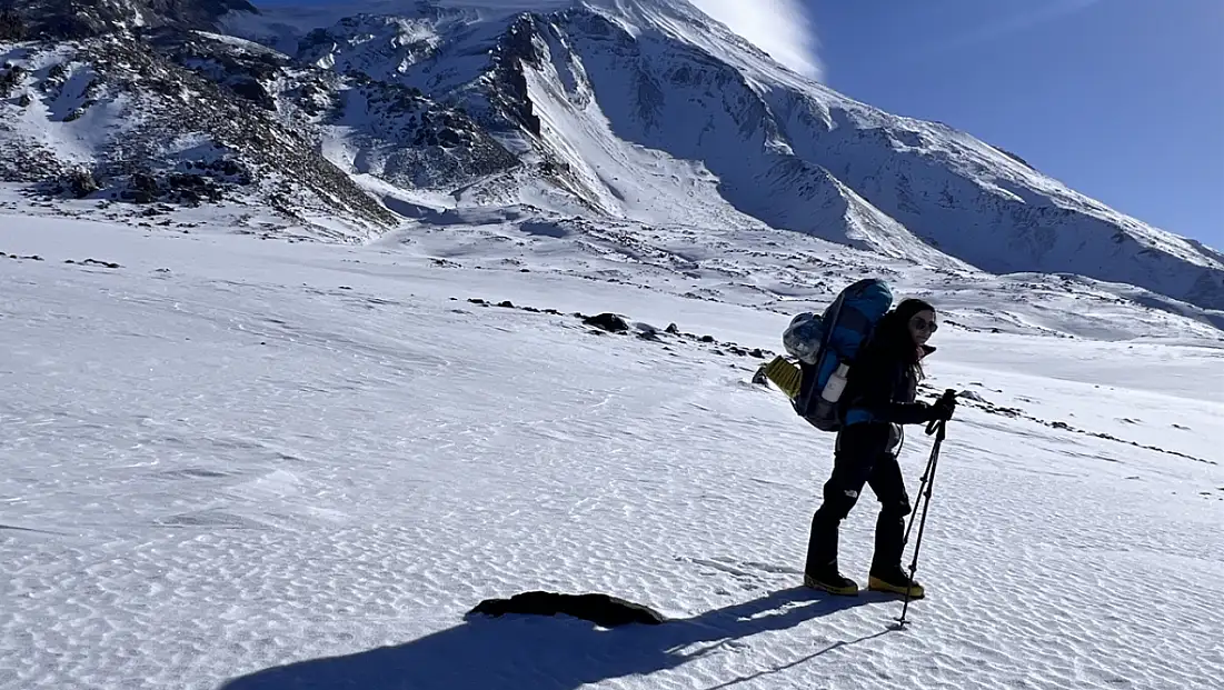 İzmirli dağcılar Küçük Ağrı Dağı'nda zirveye ulaştı