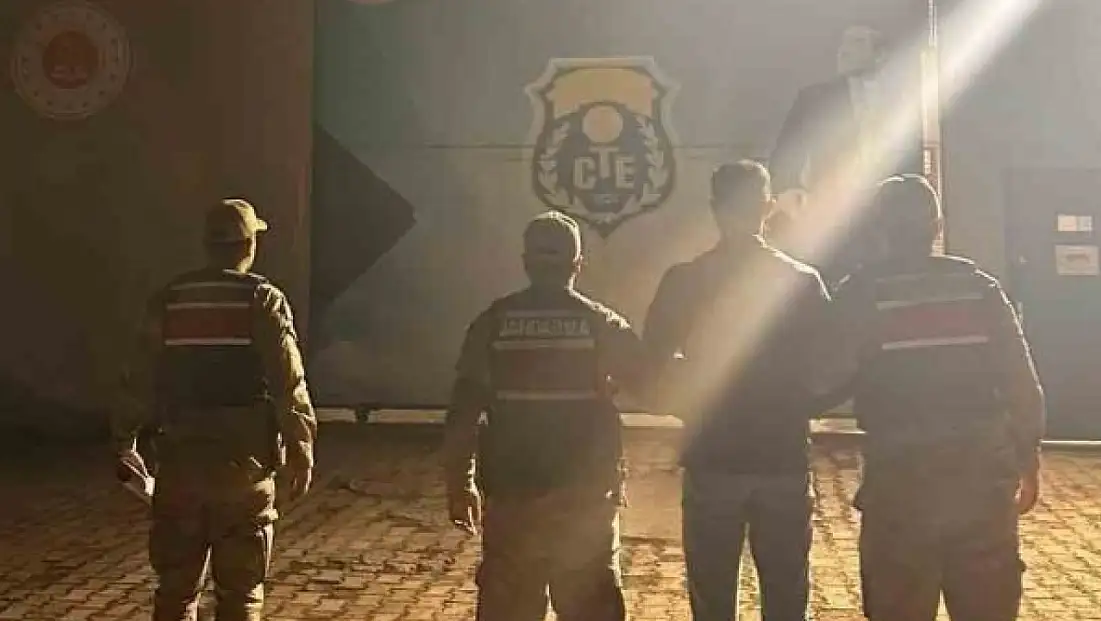 Kağızman'da 7 yıl hapis cezası bulunan sahtekar yakalandı!