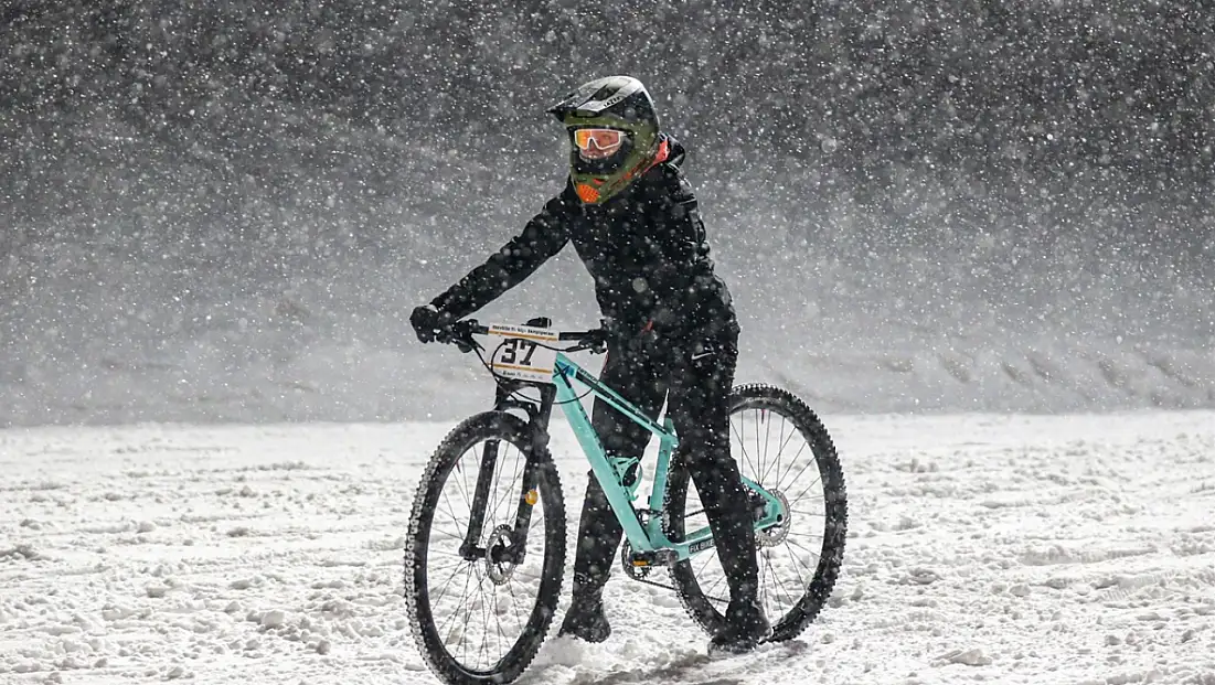 Kar üstünde pedal: Erzurum’da tarihi yarış