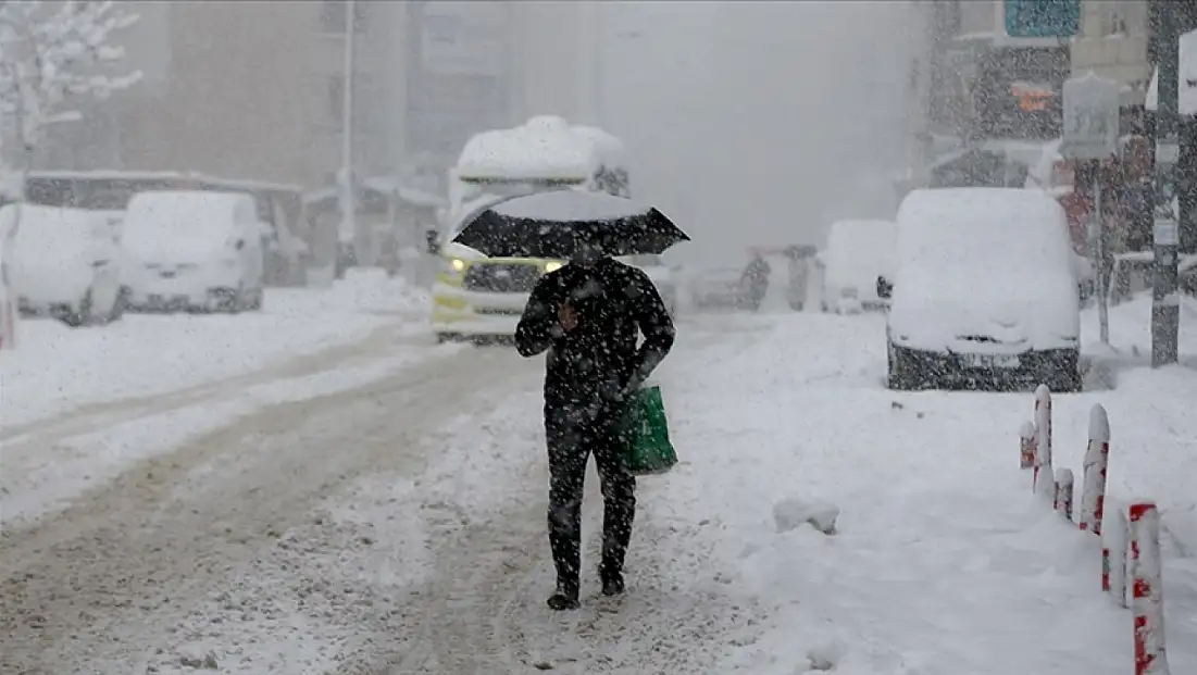 Kar yağışı eğitimi durdurdu: Hangi illerde okullar tatil edildi?