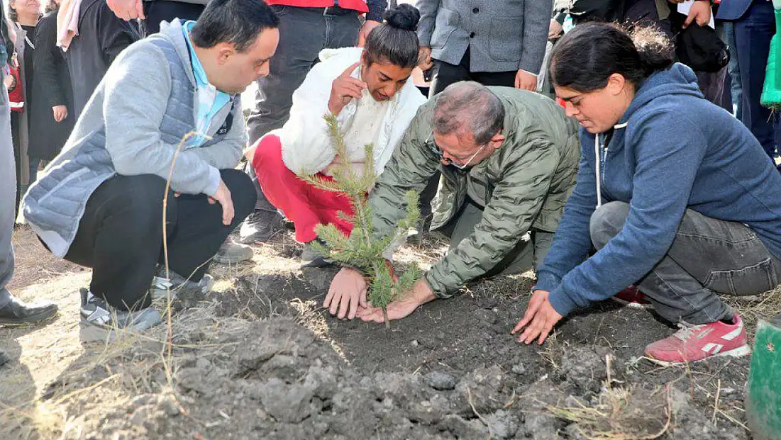 Kars’ta 11 Kasım Milli Ağaçlandırma Günü Etkinliği Düzenlendi