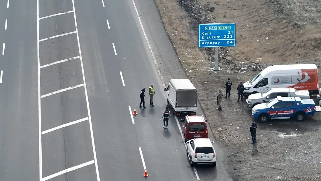 Kars’ta Düzensiz Göçle Mücadeleye Yönelik Huzur ve Güven Uygulaması Gerçekleştirildi