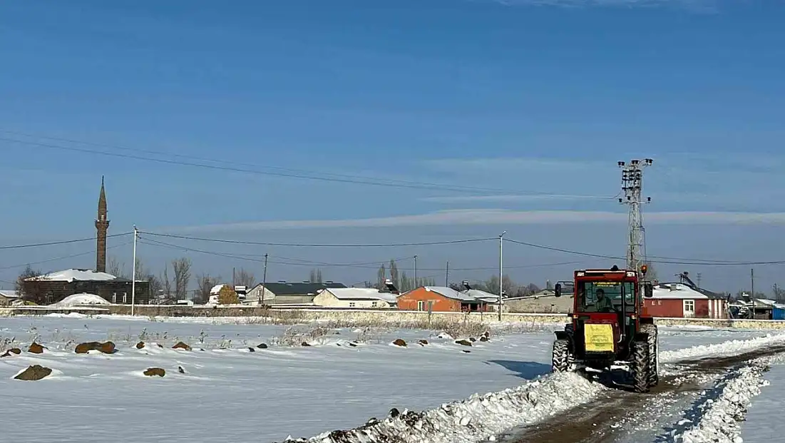 Kars’ta insanlık dersi: Mezarlık yolunu kendi imkânıyla açtı