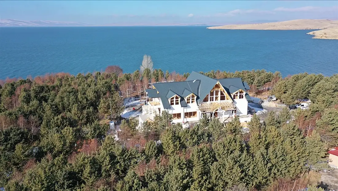 Kars'ta Kış Sezonuna Hazırlanan Yeni Kütük Ev, Turistleri Ağırlamaya Hazır