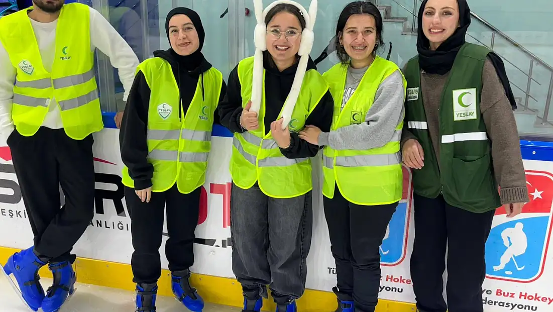 Kars Yeşilay’dan Gönüllülük Haftasına Özel Buz Pateni Etkinliği