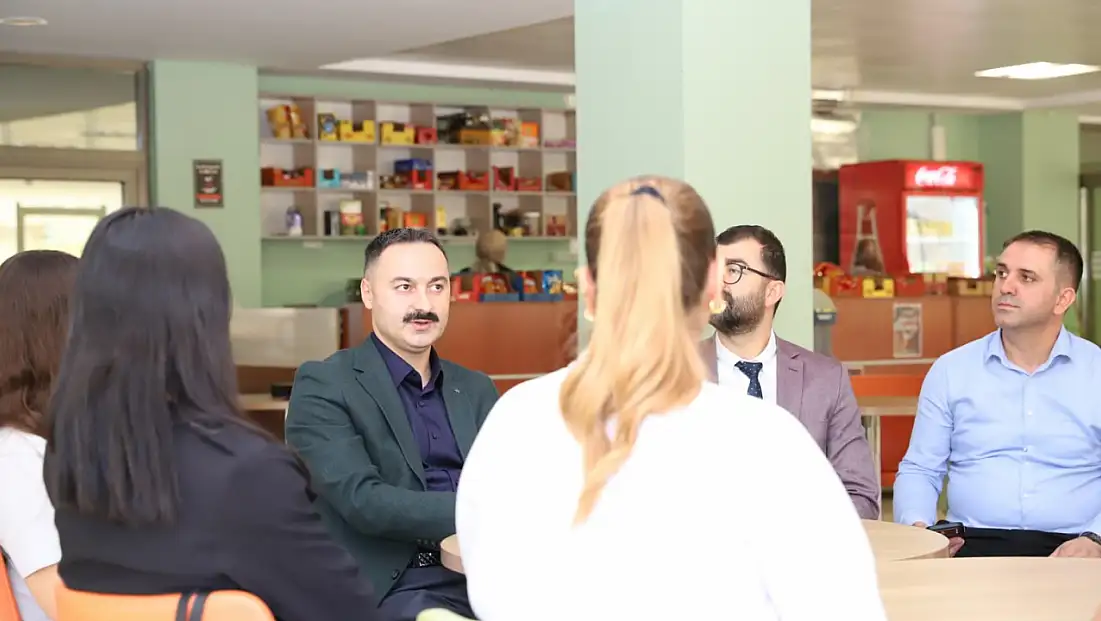 Kaymakam Ayvat öğrencilerle aynı masaya oturdu, talepleri dinledi