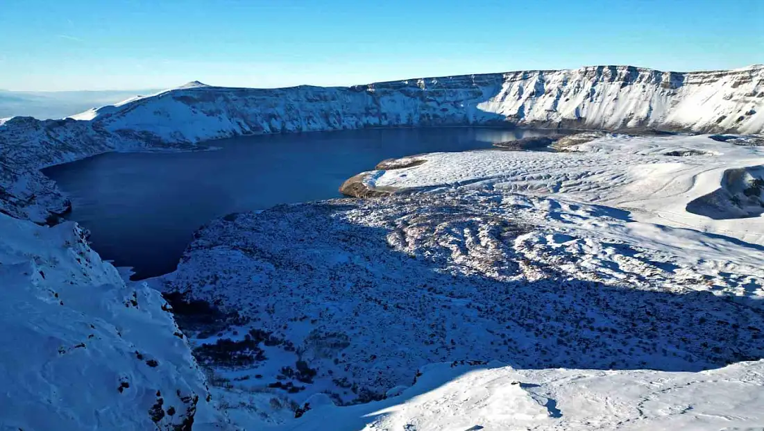 Kışın Büyüleyici Manzaraları: Bitlis’in Doğal Güzellikleri Kartpostallık Görüntüler Sunuyor