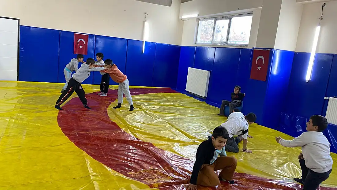 Korkut Spor Salonu’nda Güreş Antrenmanları Yoğun İlgi Görüyor