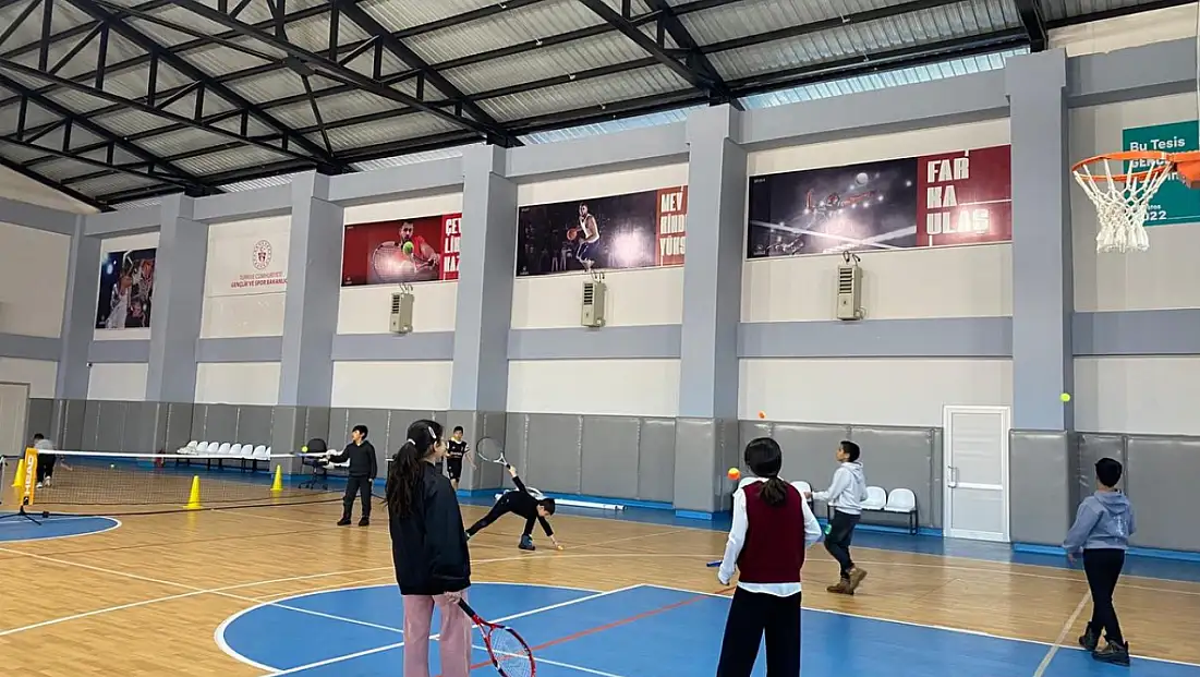 Kort Tenisi Antrenmanları Van Gürpınar’da Tüm Hızıyla Devam Ediyor